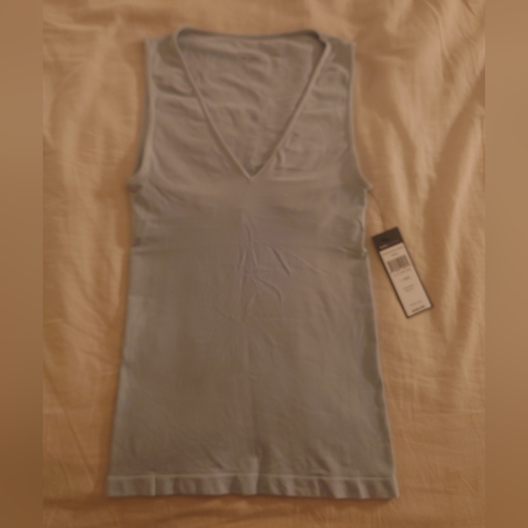 NWT Aqua BCBG MaxAzria "Mistie" essential Seamless Tank Top Built In Bra XS / S - Picture 2 of 10